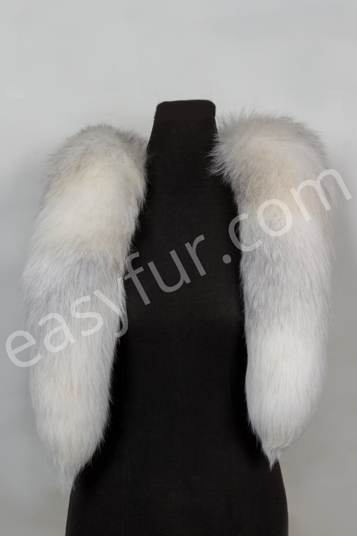 Arctic Marble Fuchsboa aus Schweifen (SAGA Fur)