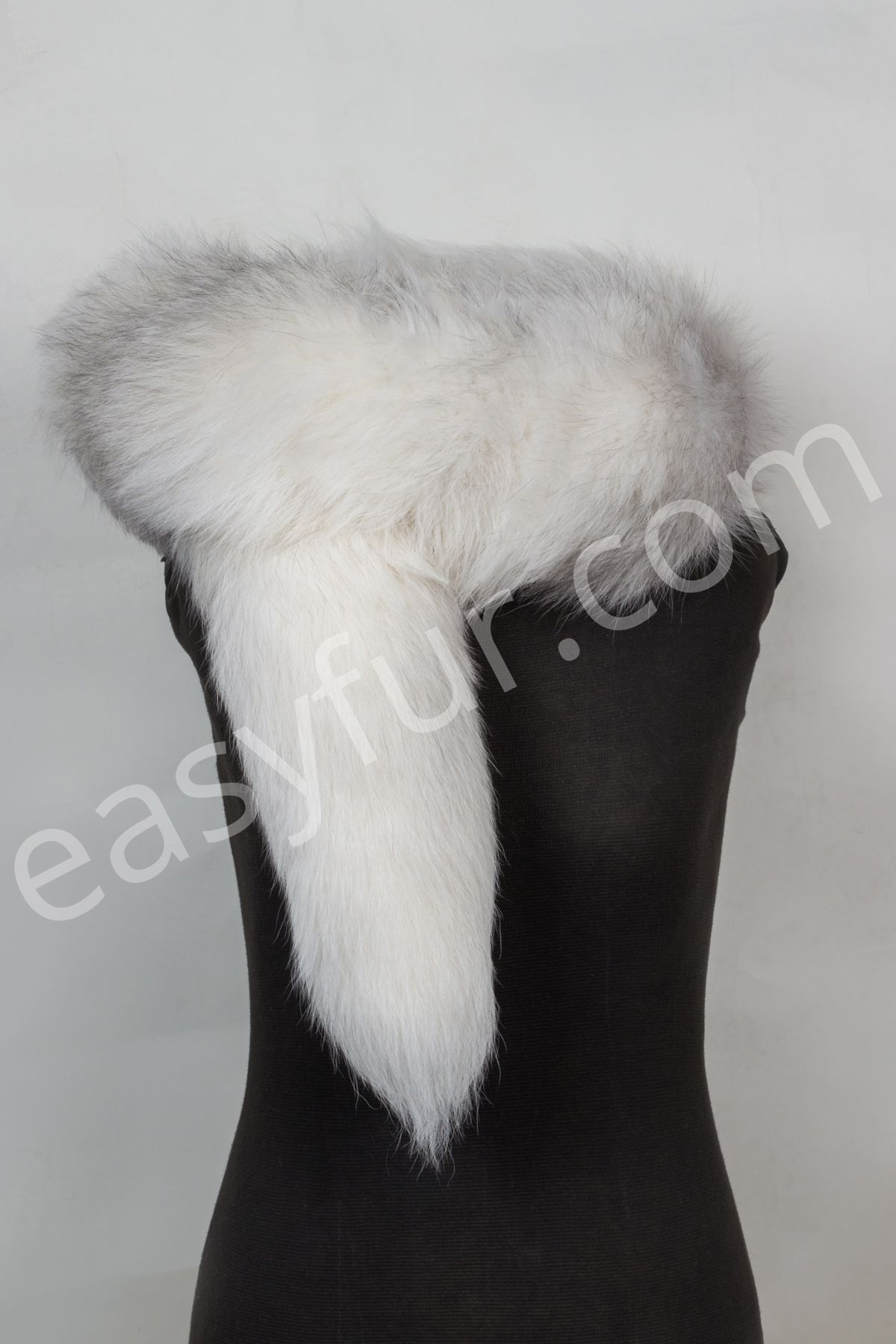 Arctic Marble Fuchsboa aus Schweifen (SAGA Fur)