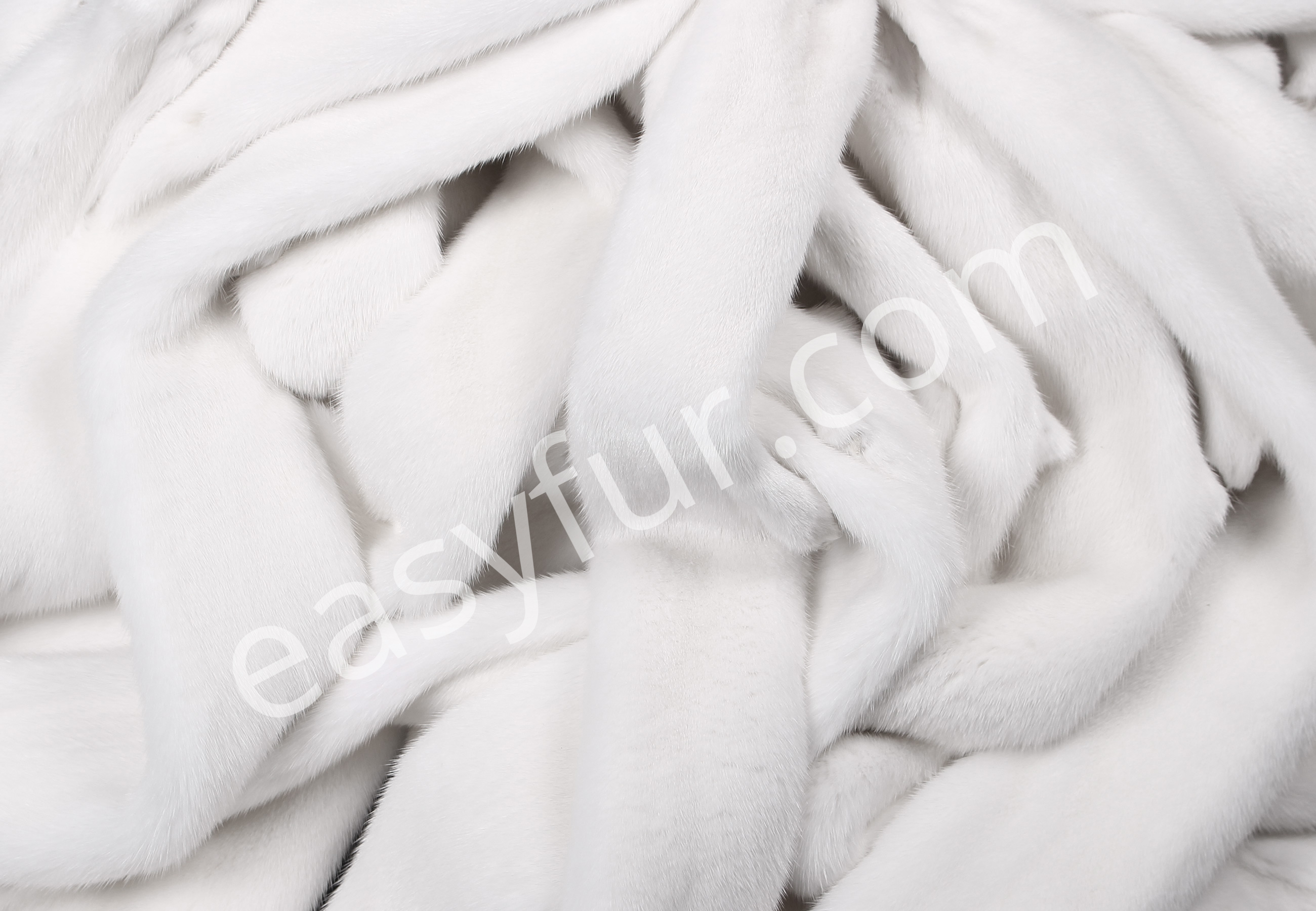 Mink Skins in natural white (Platinium Quality)